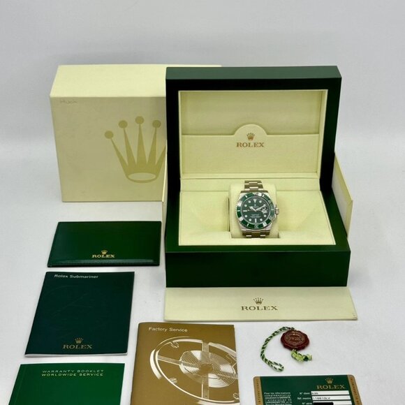 Rolex Submariner “Hulk” 116610LV Green Dial - Picture 1 of 10